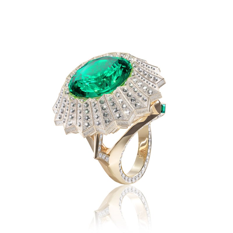 Emerald and diamond gold ring — silo on white