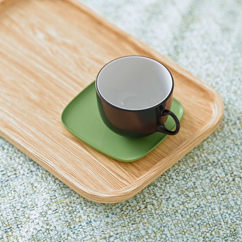high-end 3D product visualization of a cup on a tray, showcasing realistic house fittings rendering and photorealistic CGI.