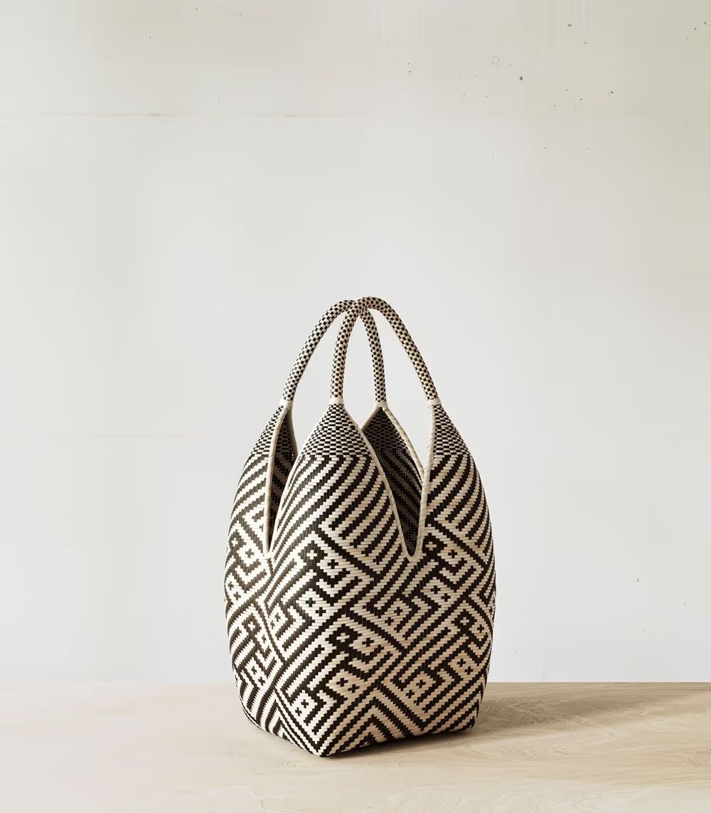 Product 3D visualization of a patterned bag on a light background with a tabletop surface.