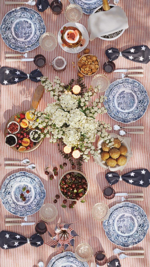 3D Lifestyle Visualization of a Festive Table Setting