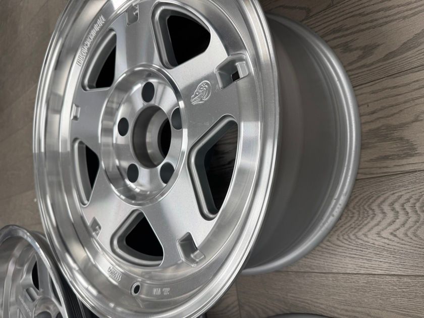 Reference image of wheel disc design for automotive modeling