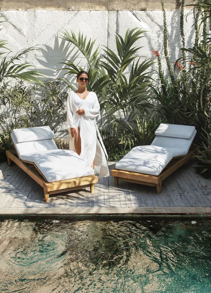 3D Furniture Visualization by the Poolside