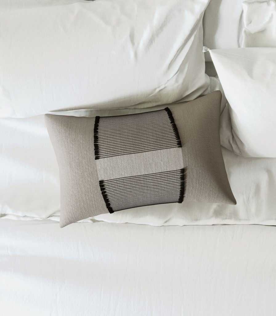 Photorealistic 3D Furniture Rendering of a Pillow on Bed