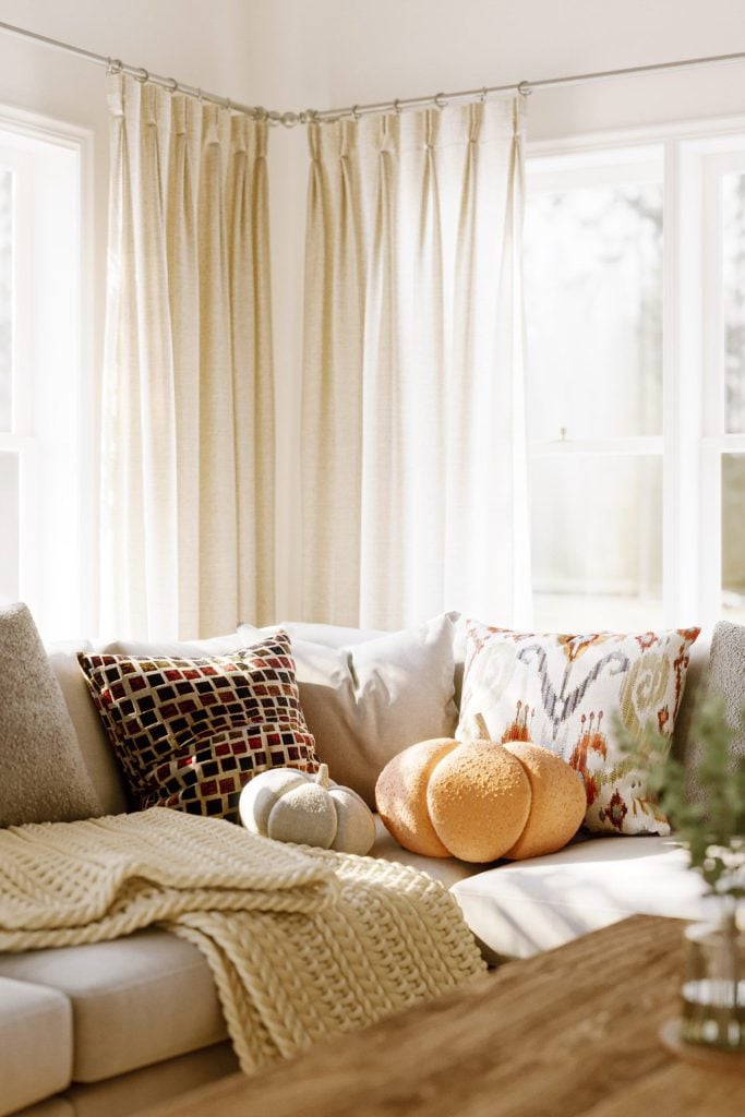 3D Interior Visualization of Cozy Living Room with Textured Pillows