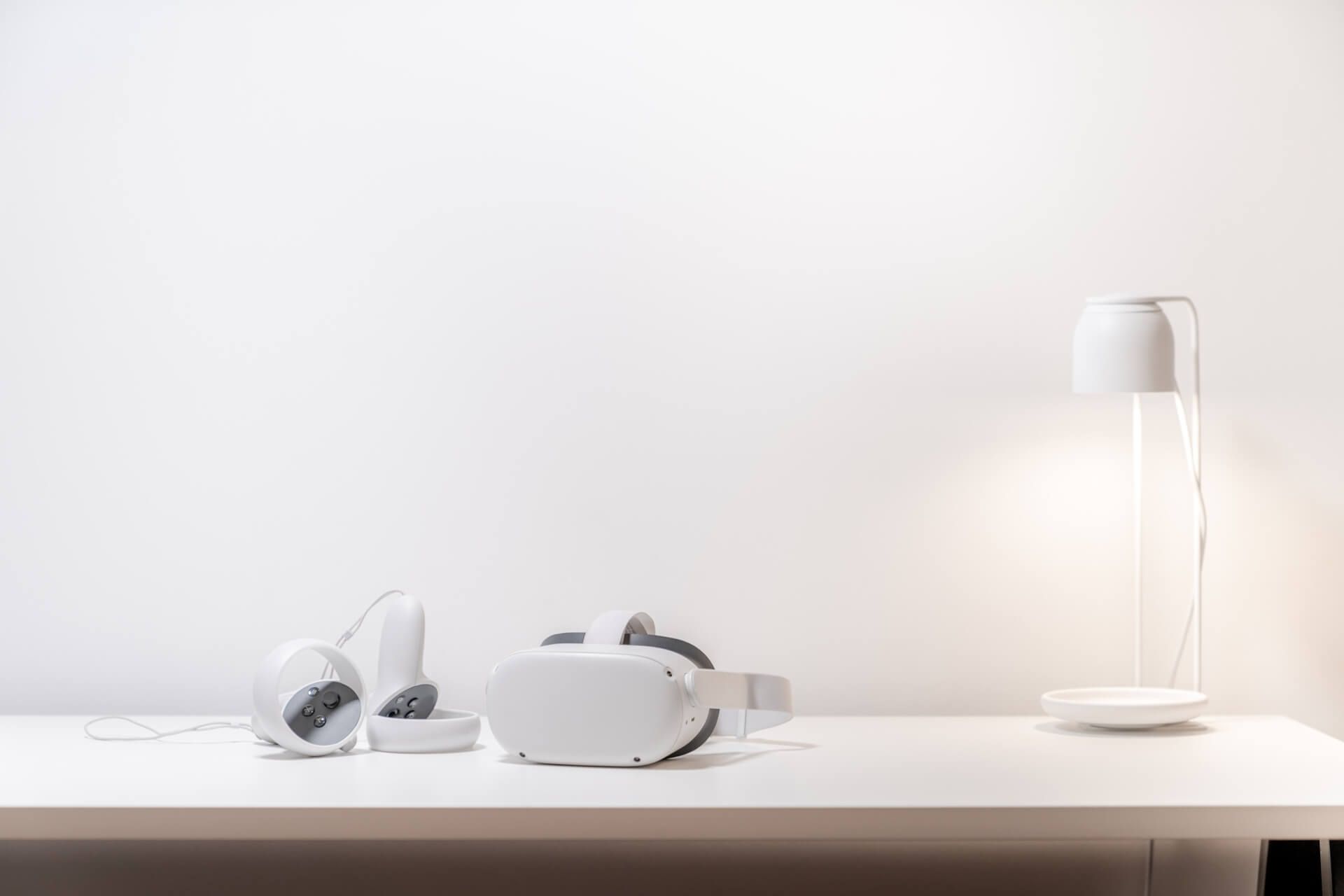 VR headset for interactive 3D product presentation of furniture catalog