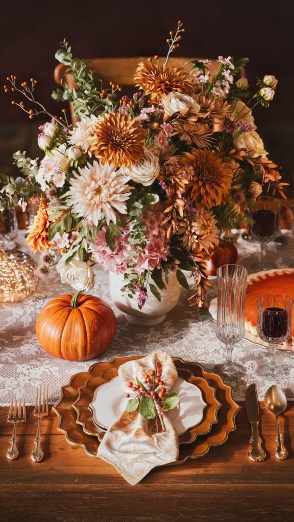 3D Interior Visualization of a Festive Table Setting