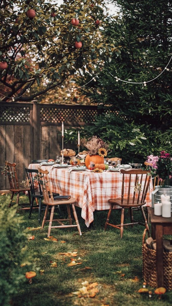3D Furniture Rendering of Outdoor Autumn Dining Scene