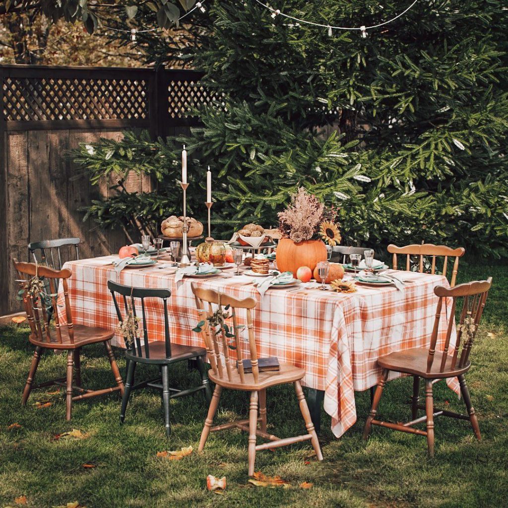 3D Furniture Rendering of Outdoor Dining Scene