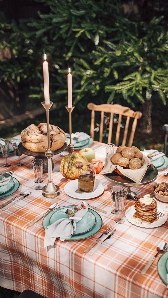3D Lifestyle Visualization of a Dining Table Setup